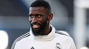 أنطونيو روديجير لاعب الفريق الأول لكرة القدم بنادي ريال مدريد الإسباني والذي يسعى توتنهام هوتسبير لضمه مجانا خلال فترة الإنتقالات الصيفية المقبلة