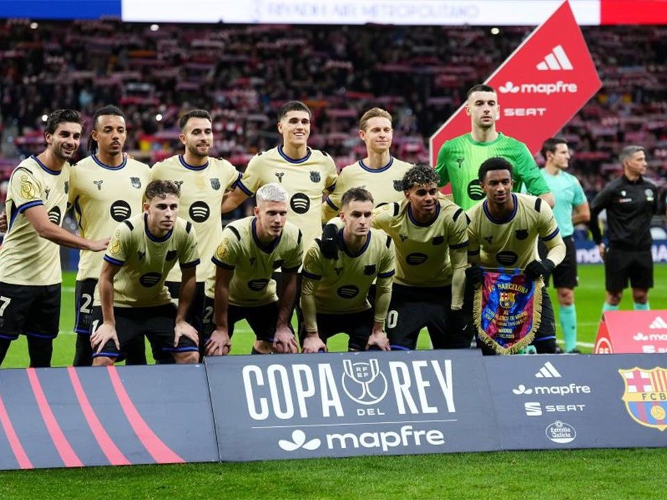 الفريق الأول لكرة القدم بنادي برشلونة الإسباني والذي يستعد لمواجهة نظيره فياريال يوم السبت القادم في تمام الساعة الخامسة والربع مساءً بتوقيت القاهرة في بطولة الدوري&nbsp;