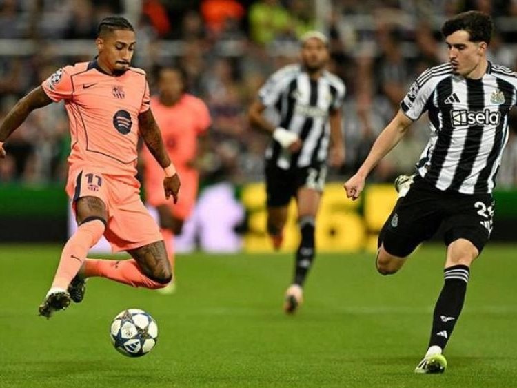 الفريق الأول لكرة القدم بنادي برشلونة الإسباني والذي تعادل مع نيوكاسل أمس بهدف لكل فريق حيث بطولة دوري أبطال أوروبا