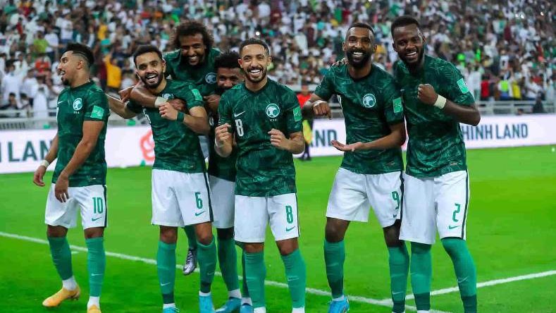منتخب السعودية لكرة القدم والذي يستعد لمواجهة الأوروجواي في بطولة كأس العالم 2026 المقامة بدول الولايات المتحدة الأمريكية وكندا والمكسيك وذلك اليوم في تمام الساعة الواحدة صباحا بتوقيت القاهرة ومكة المكرمة