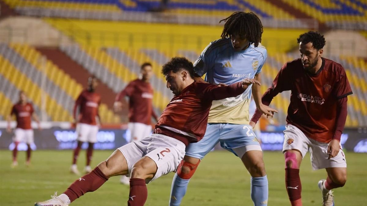 الفريق الأول لكرة القدم بالنادي الأهلي والذي يستعد لمواجهة سموحة في الدوري&nbsp;