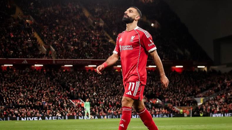 محمد صلاح لاعب الفريق الأول لكرة القدم بنادي ليفربول