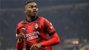 رفائييل لياو لاعب الفريق الأول لكرة القدم بنادي أي سي ميلان الإيطالي