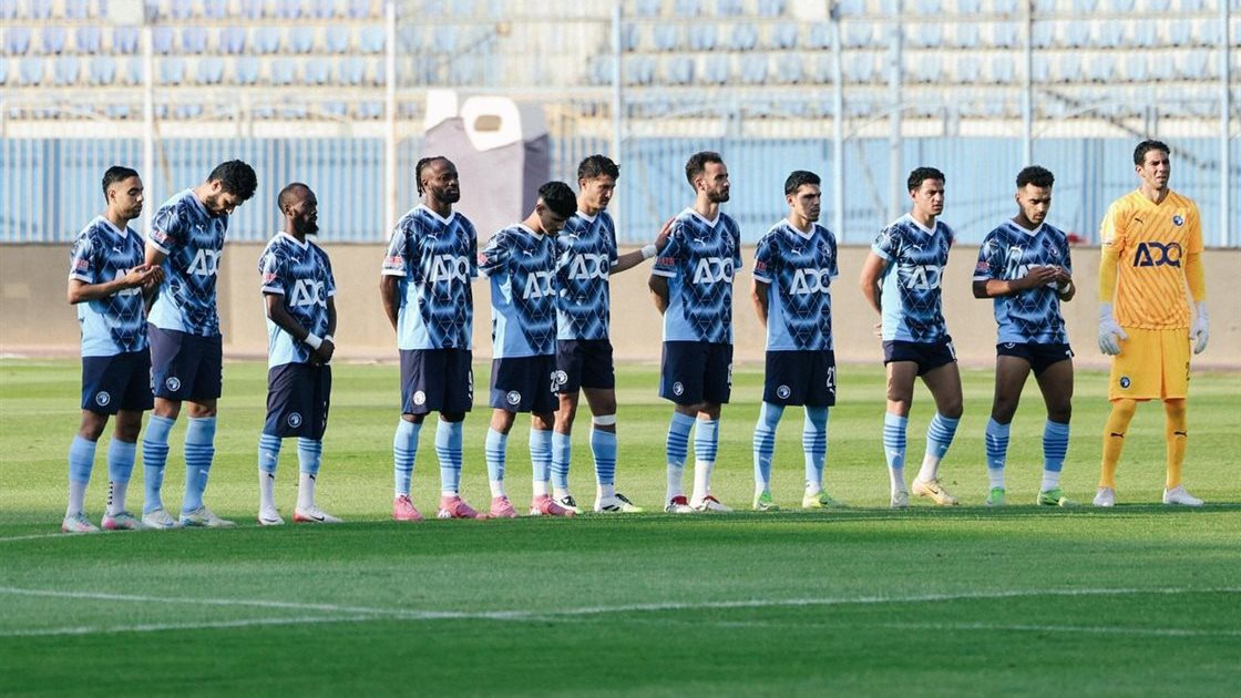 الفريق الأول لكرة القدم بنادي بيراميدز والذي يستعد لمواجهة زد غدا في نهائي كأس مصر في تمام الساعة الثامنة والنصف مساءً بتوقيت القاهرة ومكة المكرمة