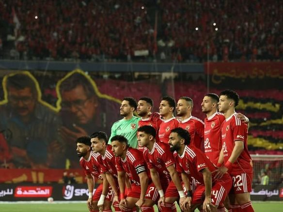 الفريق الأول لكرة القدم بالنادي الأهلي والذي يستعد لمواجهة المصري البورسعيدي