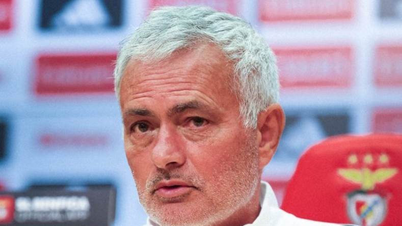 جوزيه مورينيو المدير الفني للفريق الأول لكرة القدم بنادي ريال مدريد الإسباني