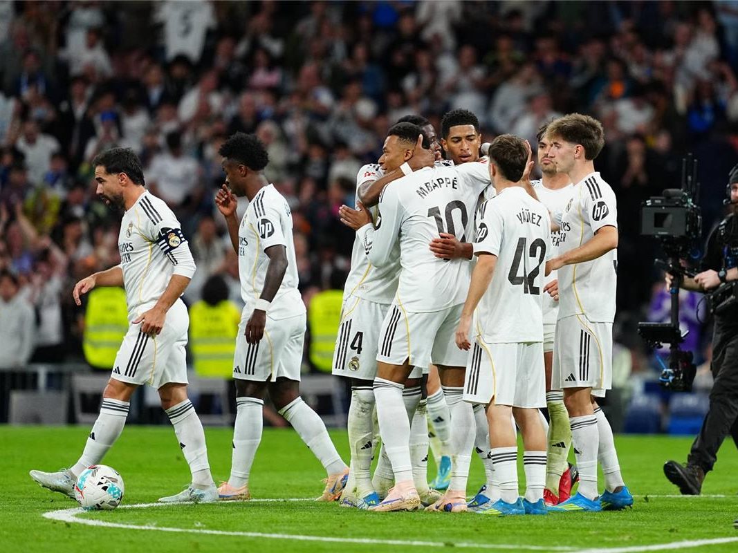 الفريق الأول لكرة القدم بنادي ريال مدريد الإسباني