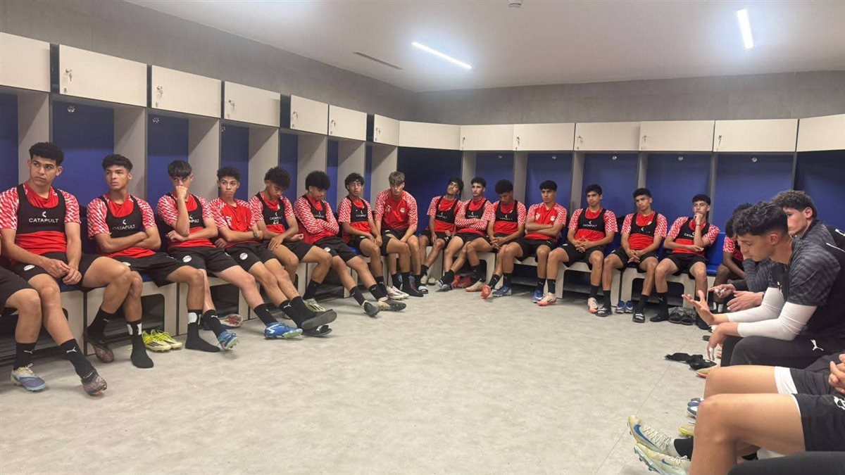 منتخب الناشئين يختتم استعداداته لمواجهة تنزانيا في نصف نهائي أمم أفريقيا