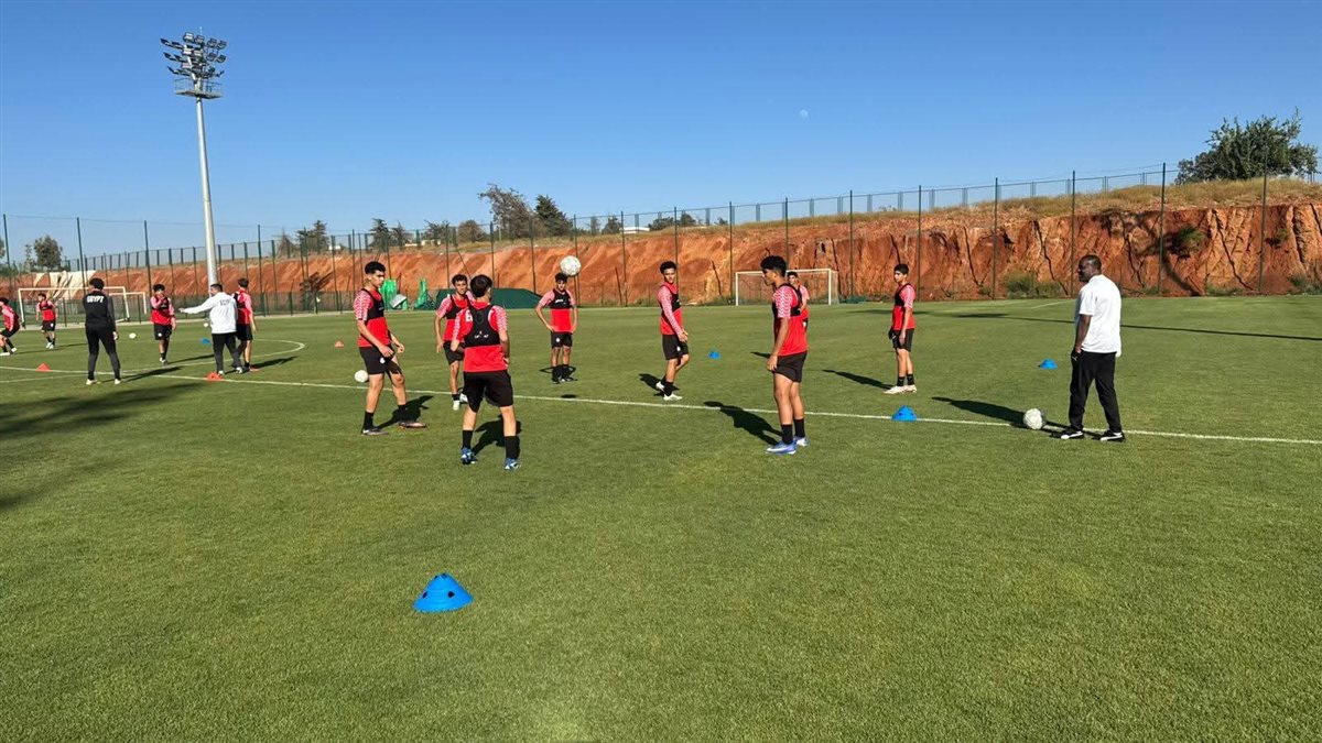 منتخب الناشئين يختتم استعداداته لمواجهة تنزانيا في نصف نهائي أمم أفريقيا