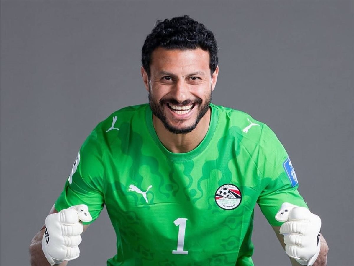محمد الشناوي حارس مرمى الفريق الأول لكرة القدم بالنادي الأهلي ومنتخب مصر