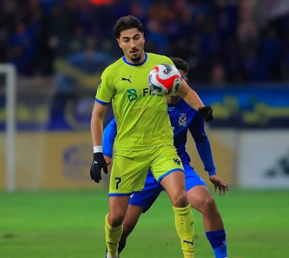 بيتر كوركيس لاعب الفريق الأول لكرة القدم بنادي دهوك العراقي والذي ترغب أندية الأهلي والمصري البورسعيدي وسيراميكا كيلوباترا في التعاقد معه