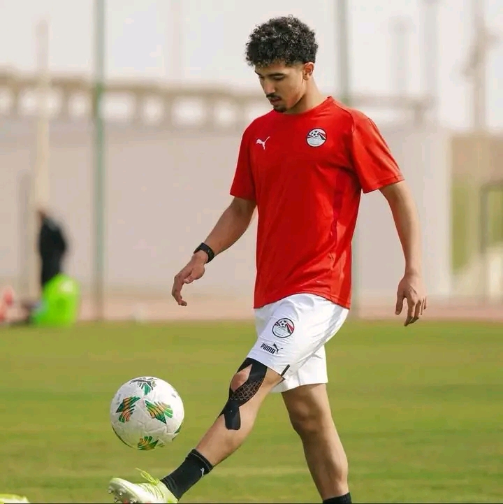 عمر خضر لاعب أستون فيلا ومنتخب مصر للشباب والذي أقترب من العودة إلى زد&nbsp;