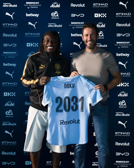 جيرمي دوكو لاعب الفريق الأول لكرة القدم بنادي مانشستر سيتي الإنجليزي