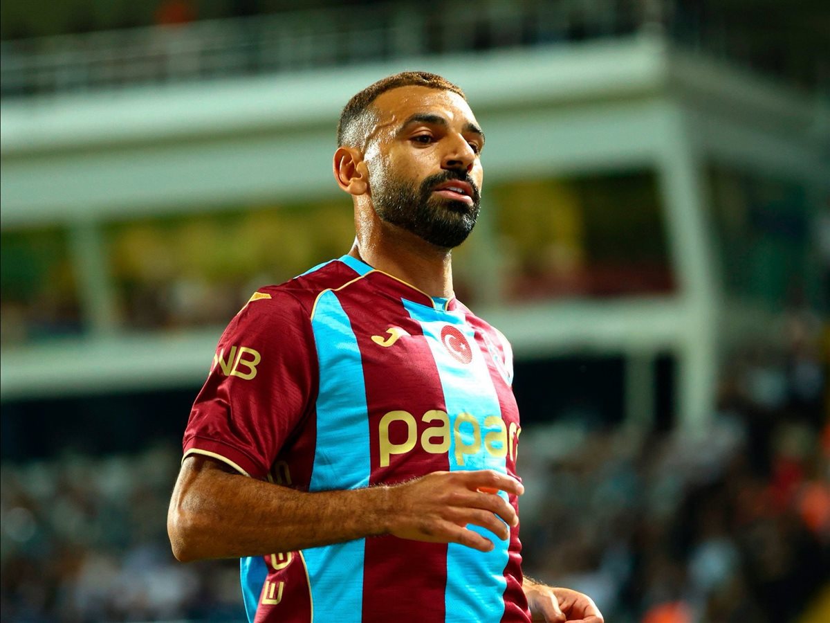 محمد صلاح لاعب الفريق الأول لكرة القدم بنادي طرابزون التركي والذي سجل هدفه الأول رفقة الفريق في باشاك شهير