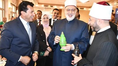  وزير الرياضة يعزز الهوية الوطنية ويواجه التطرف بخطاب ديني مستنير
