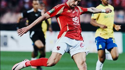 الأهلي يتقدم على صن داونز بهدف طاهر في الشوط الأول 