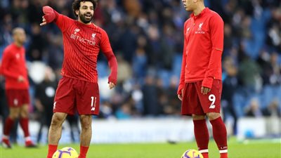 فيرمينو يوجه رسالة إلى محمد صلاح بعد التتويج الآسيوي