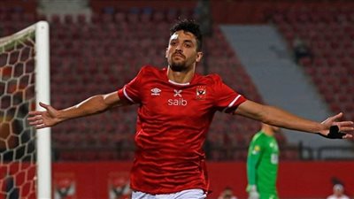 طاهر يشارك في تدريبات الأهلى بعد التعافى من الإصابة استعدادًا لمعسكر تونس 