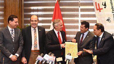 أشرف صبحى: إنشاء مركز إقليمي لتطوير لعبة الترايثلون لرفع كفاءة عناصر اللعبة 