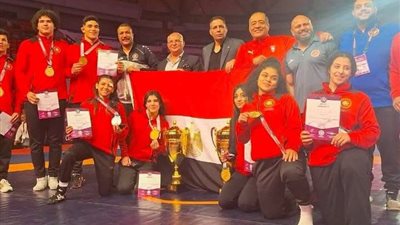 أشرف صبحى  يهنئ بعثة المصارعة بعد حصد 62 ميدالية في البطولة الأفريقية