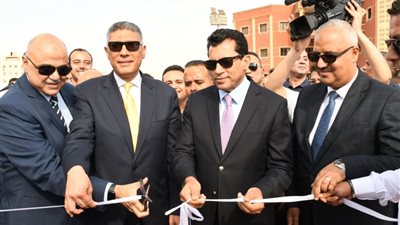 وزير الشباب والرياضة ومحافظ الجيزة يفتتحان منشآت رياضية بنادي حدائق الأهرام