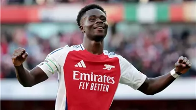 ساكا يقلص الفارق لـ ارسنال في شباك باريس سان جيرمان 