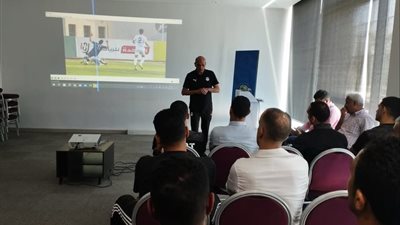 اجتماع لحكام الـ VAR  لمراجعة الأداء وتحسين سرعة القرارات التحكيمية