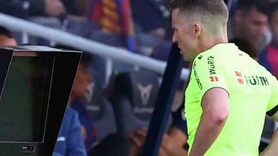 تسريب صوتي من غرفة الـVAR يثير الجدل في الكلاسيكو:بسبب عبارة 