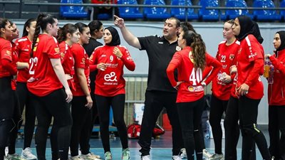 «سيدات يد الأهلي» يواجه الجمعية النسائية التونسي بنصف نهائي السوبر الإفريقي