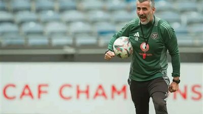 شوبير يكشف تطورات هامة في مفاوضات الأهلي مع ريفيرو لقيادة تدريب الفريق