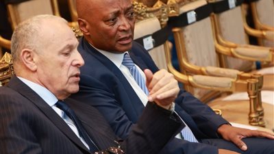 هانى أبو ريدة يستقبل باتريس موتسيبي على هامش نهائى أمم إفريقيا للشباب 