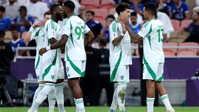 4 أندية أوروبية تهدد بقاء نجم الأهلي في الدوري السعودي