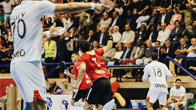 الأهلي يهزم الزمالك 31-28 ويتوج بلقب الكؤوس الإفريقية لليد