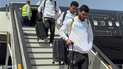 بعثة بيراميدز تصل القاهرة بعد التعادل امام صن دوانز في نهائي دوري ابطال افريقيا.. صور
