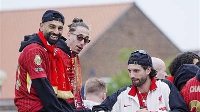 محمد صلاح يحتفل في شوارع ليفربول بلقب الدوري الإنجليزي (فيديو وصور)