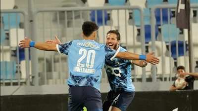 بيراميدز بـ 10 لاعبين يتقدم على سيراميكا 2-1 في الشوط الأول (فيديو)