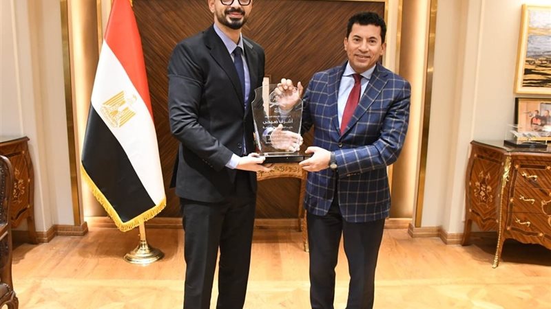 وزير الشباب والرياضة