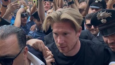 دي بروين يلقى ترحيبا حارا من جماهير نابولي قبل انتقاله الرسمي