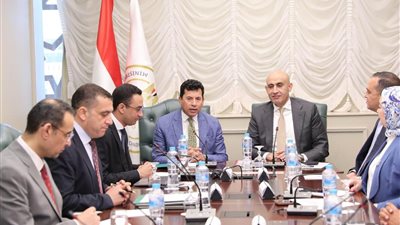 وزير الشباب والرياضة ووزير التربية والتعليم يبحثان إطلاق دوري المدارس على مستوى 