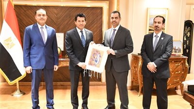 أشرف صبحى يستقبل السفير القطري بالقاهرة لتوطيد التعاون الشبابي والرياضي بين البلدين