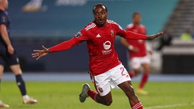 بيرسي تاو يشعل صراع الأندية الكبرى في جنوب إفريقيا.. اعرف السبب