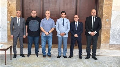 أشرف صبحى يجتمع برئيس اتحاد رفع الأثقال والمدير الفني الجديد للمنتخب