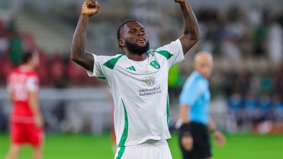 لاعب الأهلي السعودي يعرض نفسه على روما