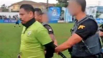 حدث في البرازيل.. حكم رفع بطاقة صفراء فألقت الشرطة القبض عليه (صورة)