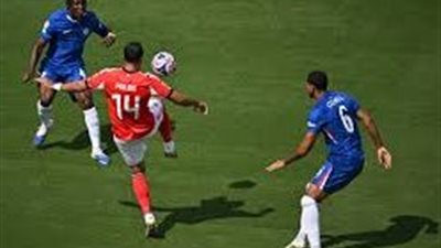 مدرب تشيلسي ينتقد توقف مباراة بنفيكا: ما حدث عبث وهذه ليست كرة قدم