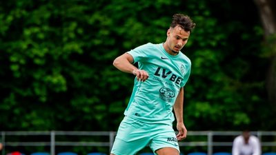 الأهلي يراقب الموقف.. ممثلو أسد الحملاوي يردون على اتهامات نادي شلاسك البولندي