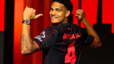 باير ليفركوزن يضم المدافع الإنجليزي جاريل كوانساه من ليفربول حتى عام 2030