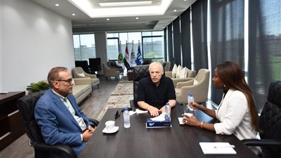 تفاصيل لقاء هاني أبو ريدة ومدير الاتحادات الأعضاء بالكاف.. ما السر؟