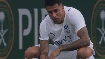 دموع نيفيز وكانسيلو تُشعل مواجهة الهلال وفلومينينسي بعد رحيل ديوجو جوتا 