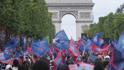 باريس سان جيرمان يعلن تعاقده مع لاعب الأهلي